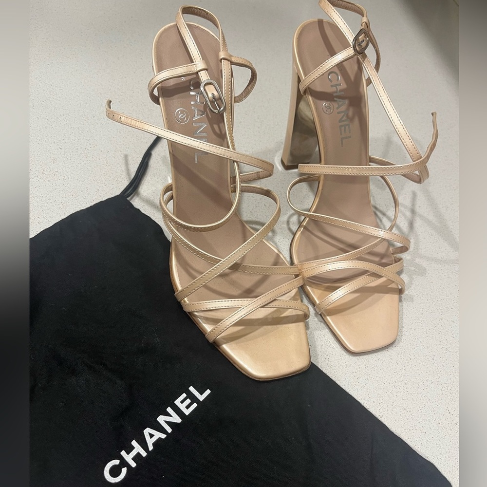 Authentic CHANEL heels size 41